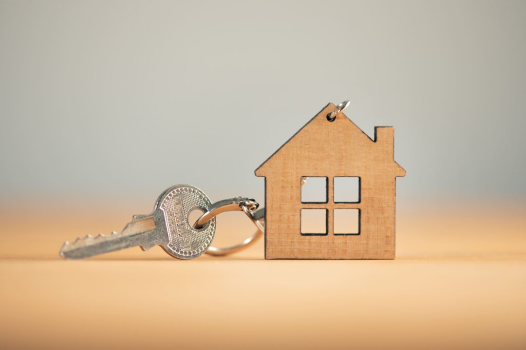 鍵が入るけど回らない賃貸トラブルを解決するなら合同会社Free|神奈川県海老名市で安心の鍵とガラス修理サービス