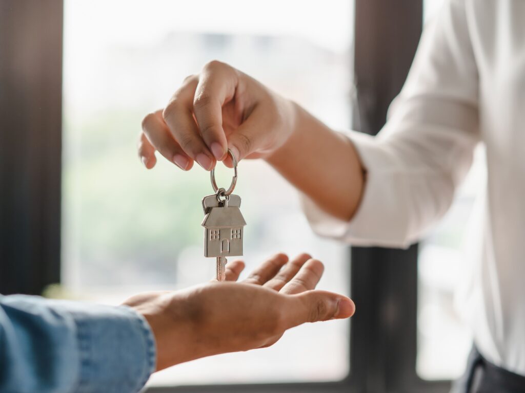 鍵が入るけど回らない賃貸トラブルを解決するなら合同会社Free|神奈川県海老名市で安心の鍵とガラス修理サービス
